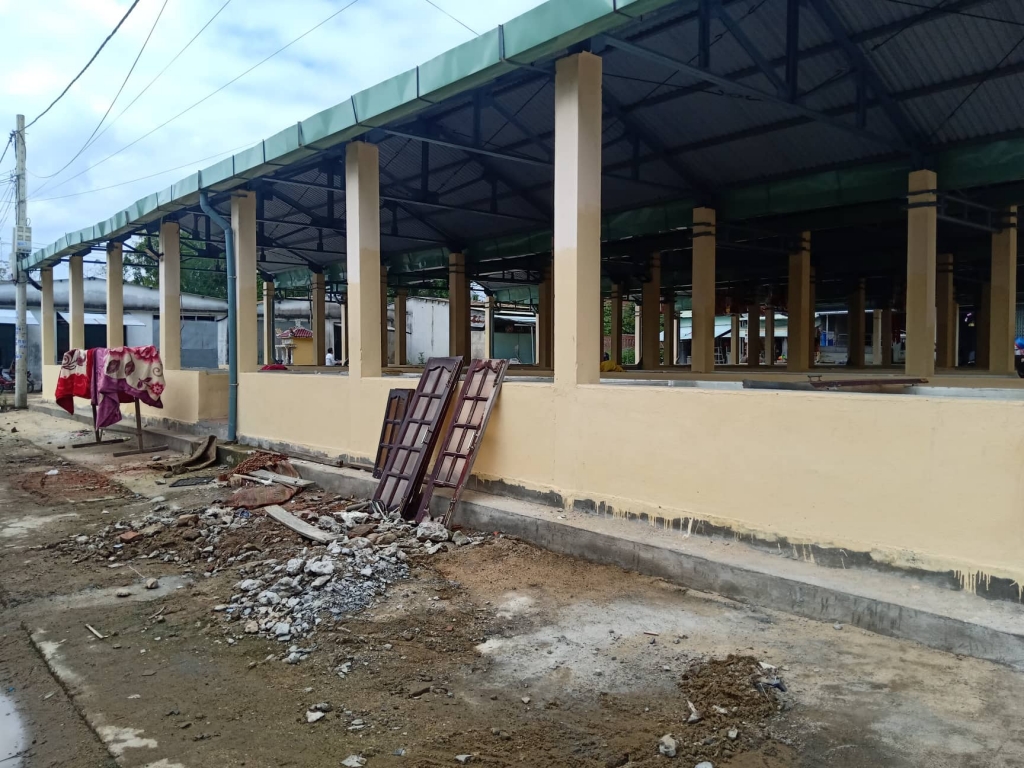 tieu thuong cho phu thuan quang nam buc xuc khi chinh quyen xa de nghi di doi truoc tet