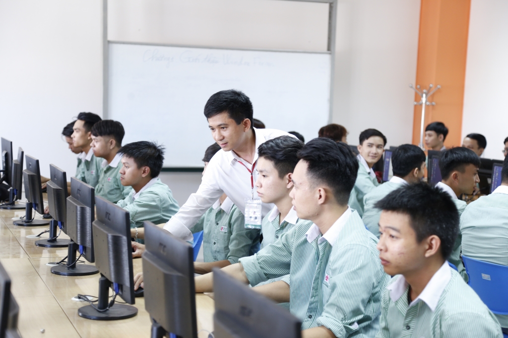 Đà Nẵng: Phòng tránh virus Corona, sinh viên ĐH Đông Á học online tại nhà da nang phong tranh virus corona sinh vien dh dong a hoc online tai nha den het ngay 92
