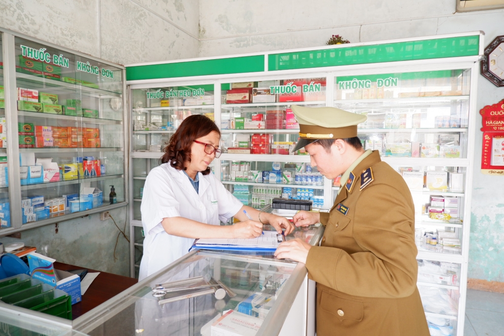 cuc qltt quang nam phat hien 1 vu vi pham ve niem yet gia ban y te doi voi mat hang khau trang