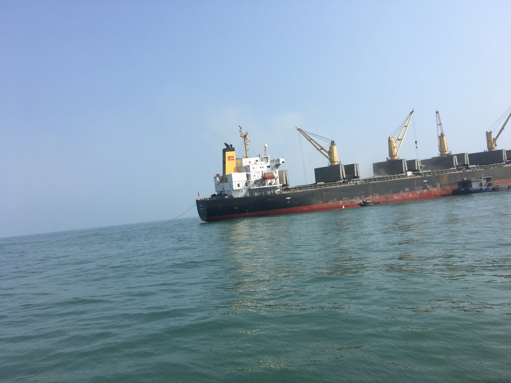 Không nhập cảnh và cách ly người trên tàu hàng từ Trung Quốc cập cảng ở Quảng Bình ngan chan tau hang co nguoi tu trung quoc nhap bo tai quang binh de phong dich corona xam nhap