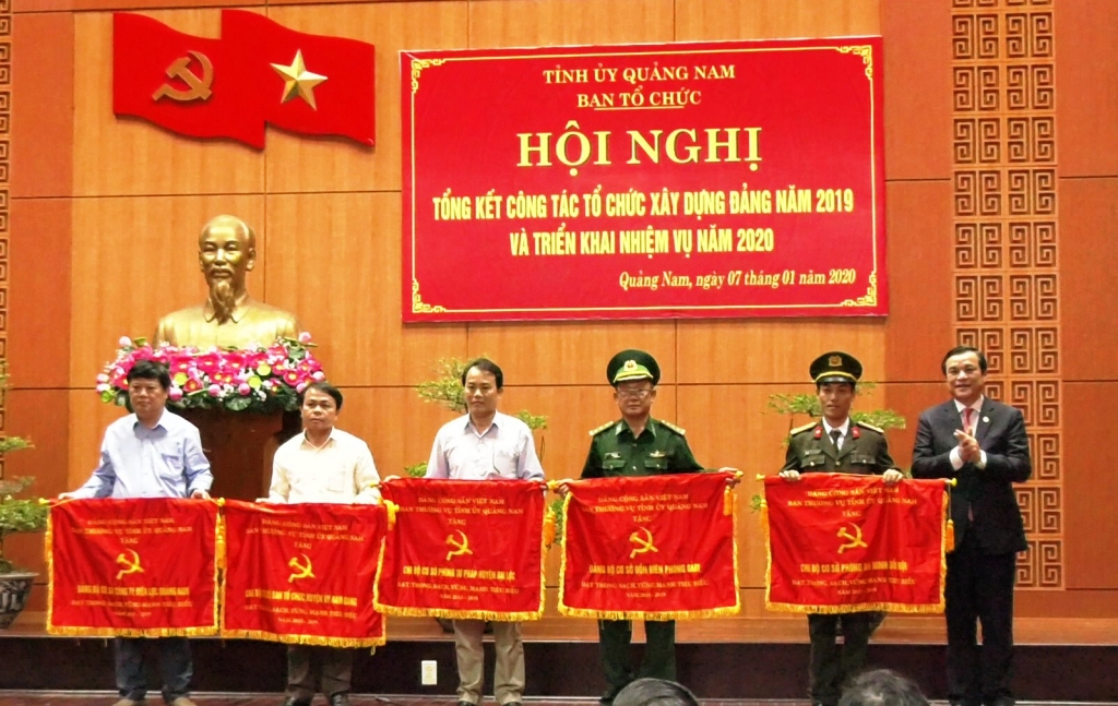 Đảng bộ PC Quảng Nam: Tiêu biểu, vững mạnh 5 năm liền dang bo pc quang nam doan ket thuc hien thang loi moi nhiem vu