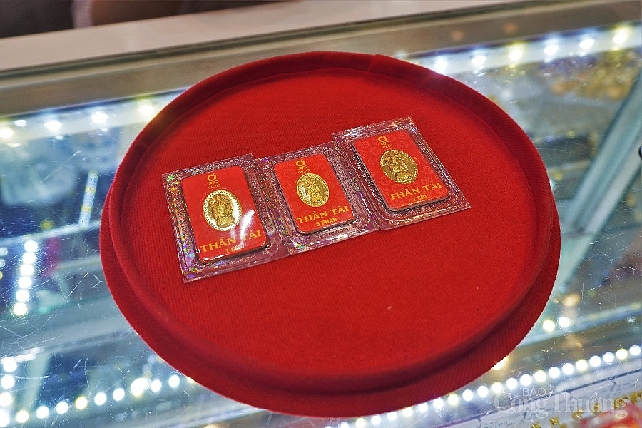 Nhộn nhịp ngày vía Thần Tài 2022