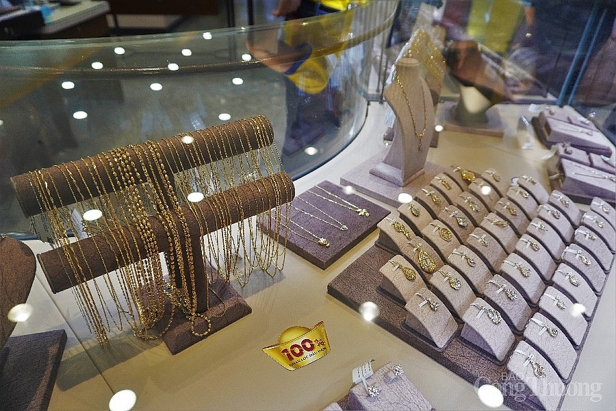 Nhộn nhịp ngày vía Thần Tài 2022