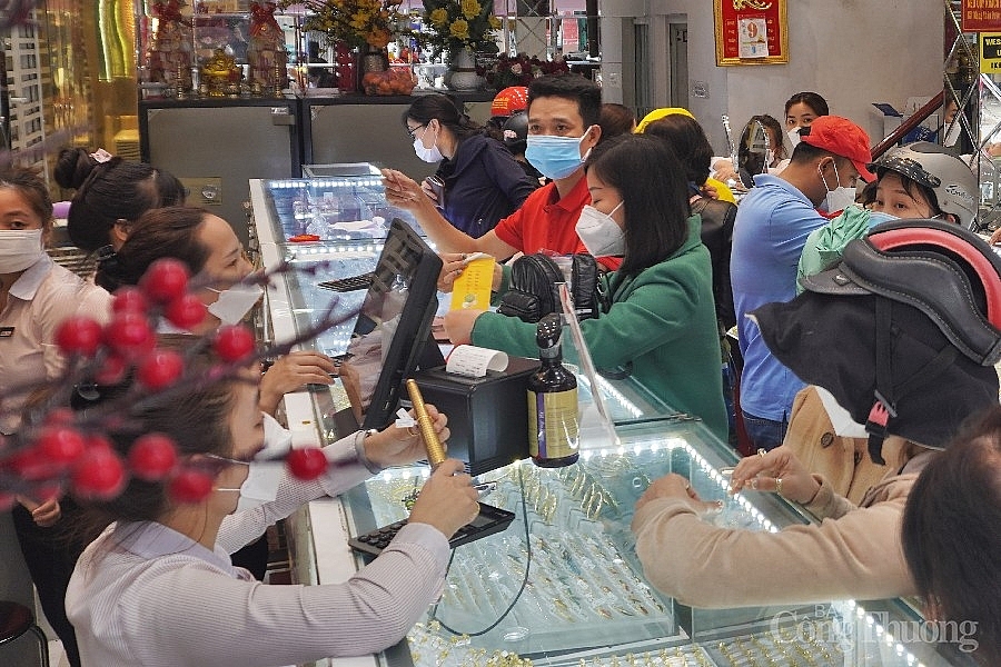 Nhộn nhịp ngày vía Thần Tài 2022