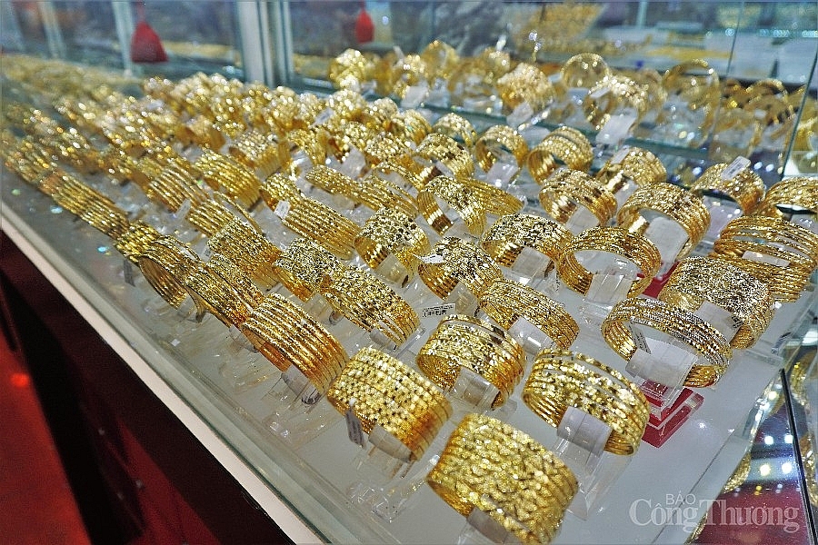 Nhộn nhịp ngày vía Thần Tài 2022