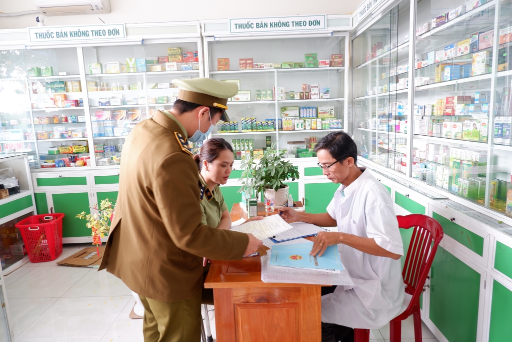 QLTT Quảng Ngãi: Tăng cường kiểm tra các hành vi lợi dụng dịch bệnh thu lợi trái phép qltt quang ngai tang cuong kiem tra cac hanh vi loi dung dich benh thu loi trai phep