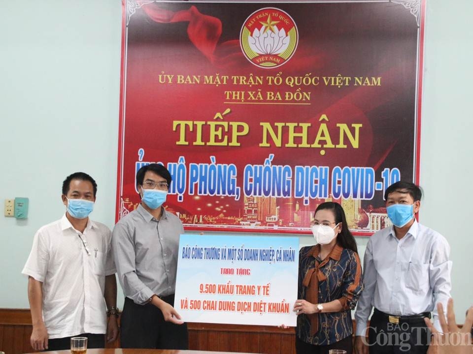 Báo Công Thương trao tặng 9.500 khẩu trang y tế và 500 chai dung dịch diệt khuẩn tại Quảng Bình bao cong thuong trao tang 9500 khau trang y te va 500 chai dung dich diet khuan tai quang binh