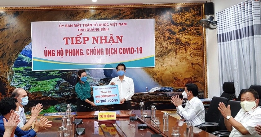 quang binh tiep nhan hang ty dong tien mat va trang thiet bi y te ung ho phong chong covid 19