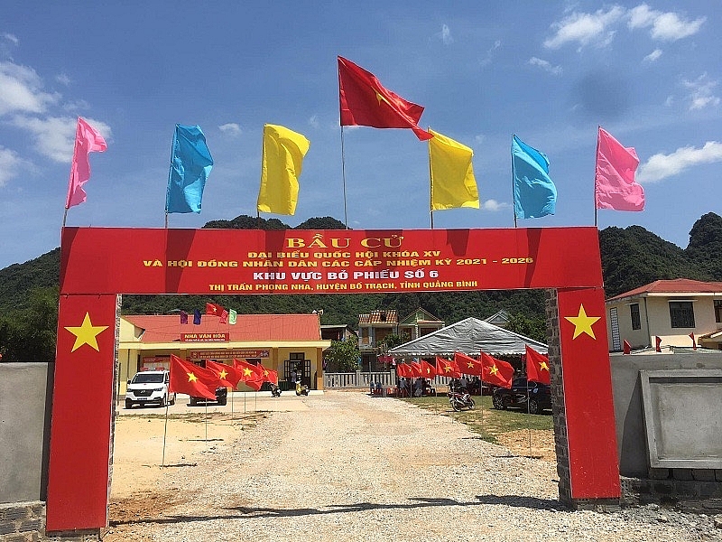 Cử tri cả nước hân hoan trong Ngày hội non sông Cử tri cả nước hân hoan trong Ngày hội non sông