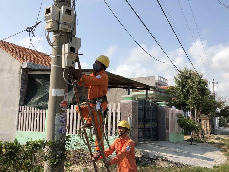 Phú Yên: “Nóng” tình trạng vi phạm điện phu yen nong tinh trang vi pham dien