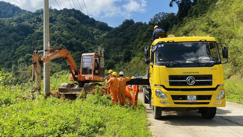 PC Kon Tum gia cố lưới điện đường dây 22kV mạch vòng Ngọc Linh - Tu Mơ Rông