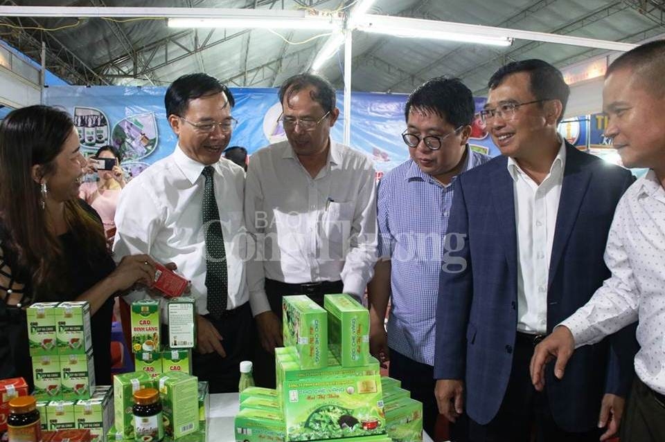 khai mac hoi cho trien lam hang cong nghiep nong thon tieu bieu khu vuc mien trung tay nguyen nam 2019