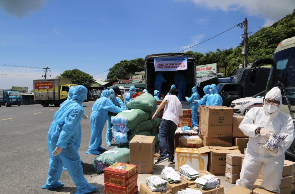 Hàng chục nghìn thiết bị, vật tư y tế đến với tuyến đầu chống dịch tại Đà Nẵng