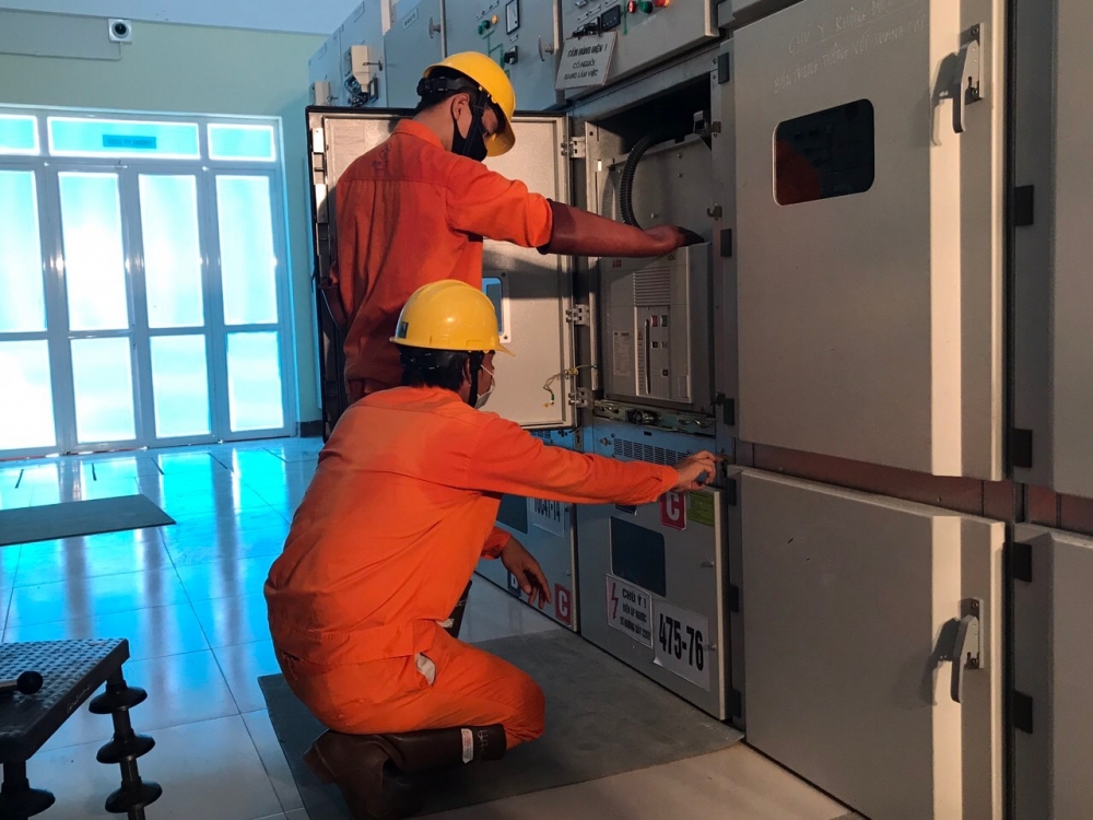 Xã đảo Nhơn Châu (Bình Định) chính thức đón nhận dòng điện Quốc gia sau nhiều năm chờ đợi