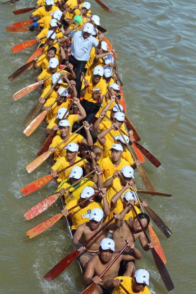 Sôi nổi Lễ hội bơi, đua thuyền trên quê hương Đại tướng soi noi le hoi boi dua thuyen tren que huong dai tuong