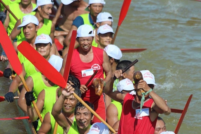 Sôi nổi Lễ hội bơi, đua thuyền trên quê hương Đại tướng soi noi le hoi boi dua thuyen tren que huong dai tuong