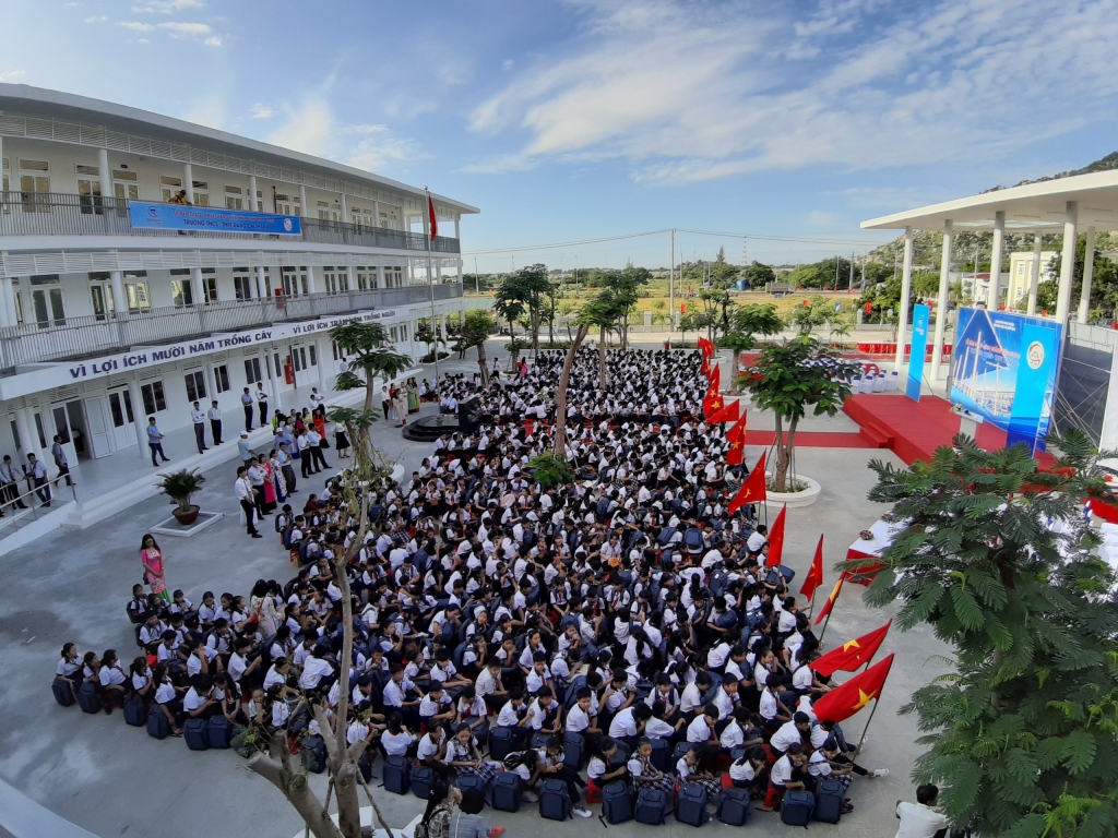 trung nam group dau tu hon 50 ty dong xay truong hoc tang cho hoc sinh vung kho khan