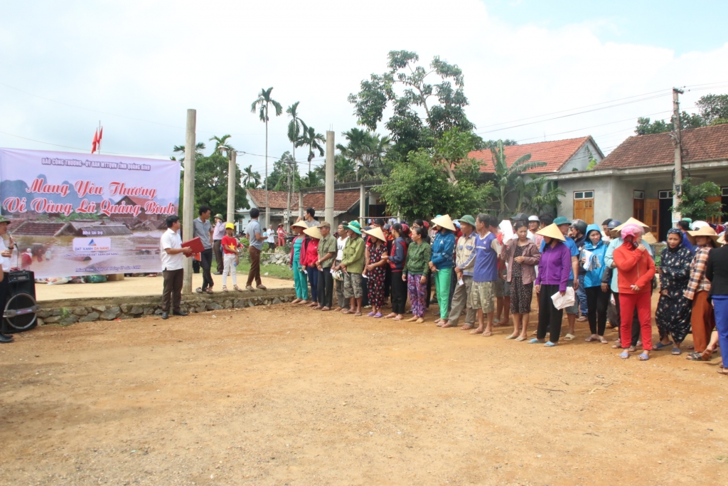 bao cong thuong mang yeu thuong ve vung lu quang binh