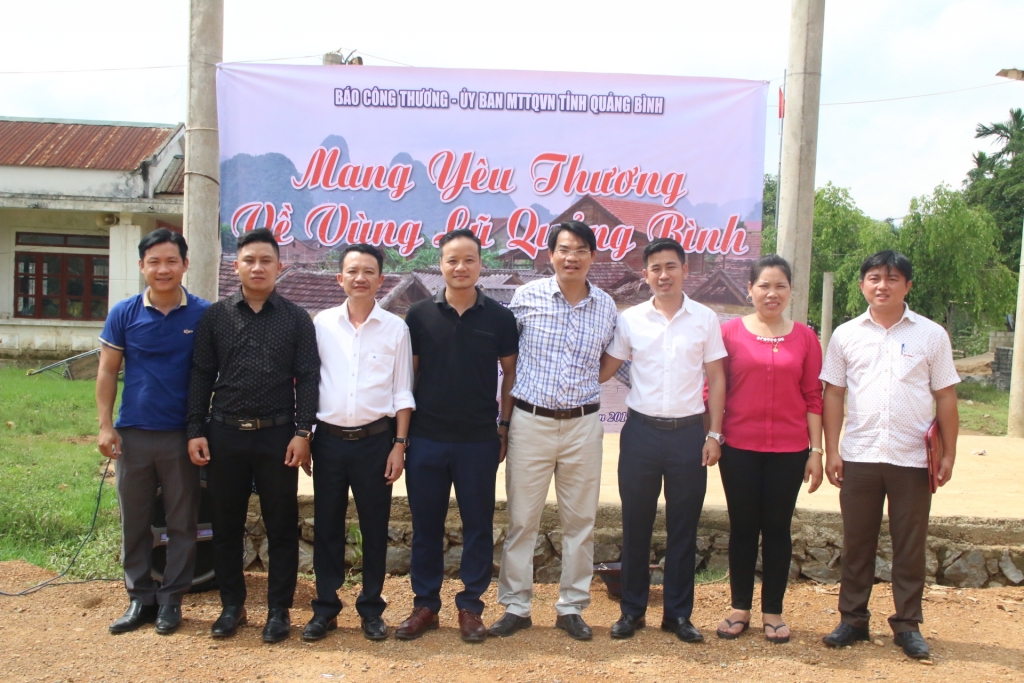 bao cong thuong mang yeu thuong ve vung lu quang binh