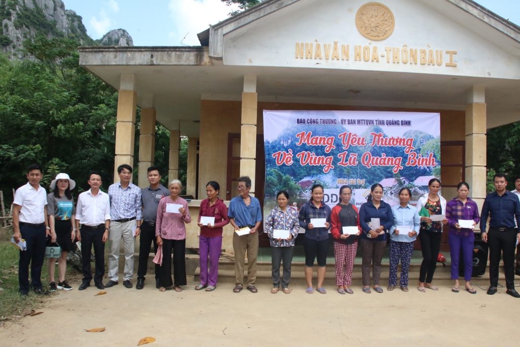 bao cong thuong mang yeu thuong ve vung lu quang binh