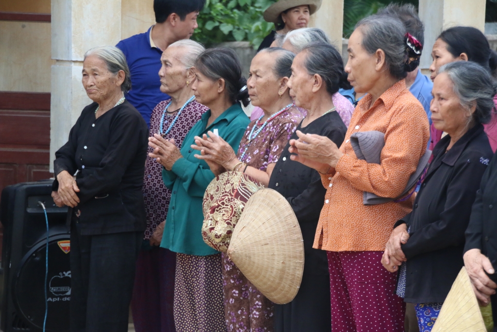 bao cong thuong mang yeu thuong ve vung lu quang binh
