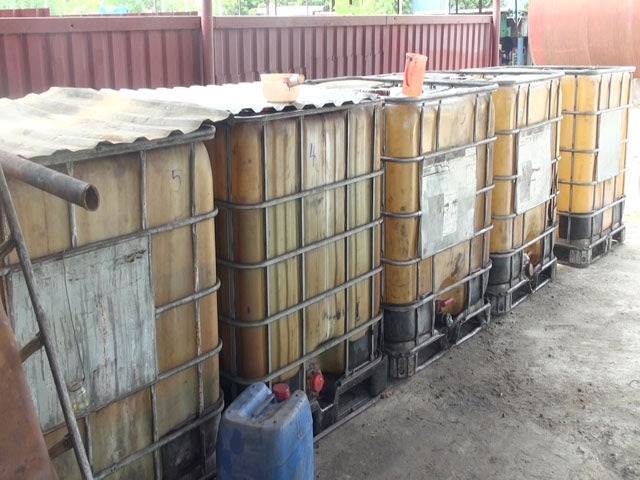 Quảng Ngãi: Phát hiện và bắt giữ đường dây pha chế và tiêu thụ xăng dầu giả quang ngai phat hien va bat giu duong day pha che va tieu thu xang dau gia