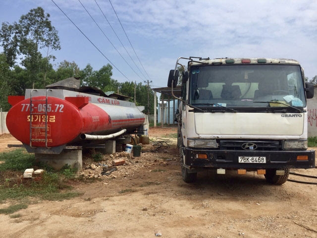 Quảng Ngãi: Phát hiện và bắt giữ đường dây pha chế và tiêu thụ xăng dầu giả quang ngai phat hien va bat giu duong day pha che va tieu thu xang dau gia