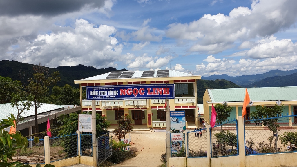 Tặng 2 công trình điện mặt trời cho trường học vùng cao Quảng Nam tang 2 cong trinh dien mat troi cho truong hoc vung cao quang nam