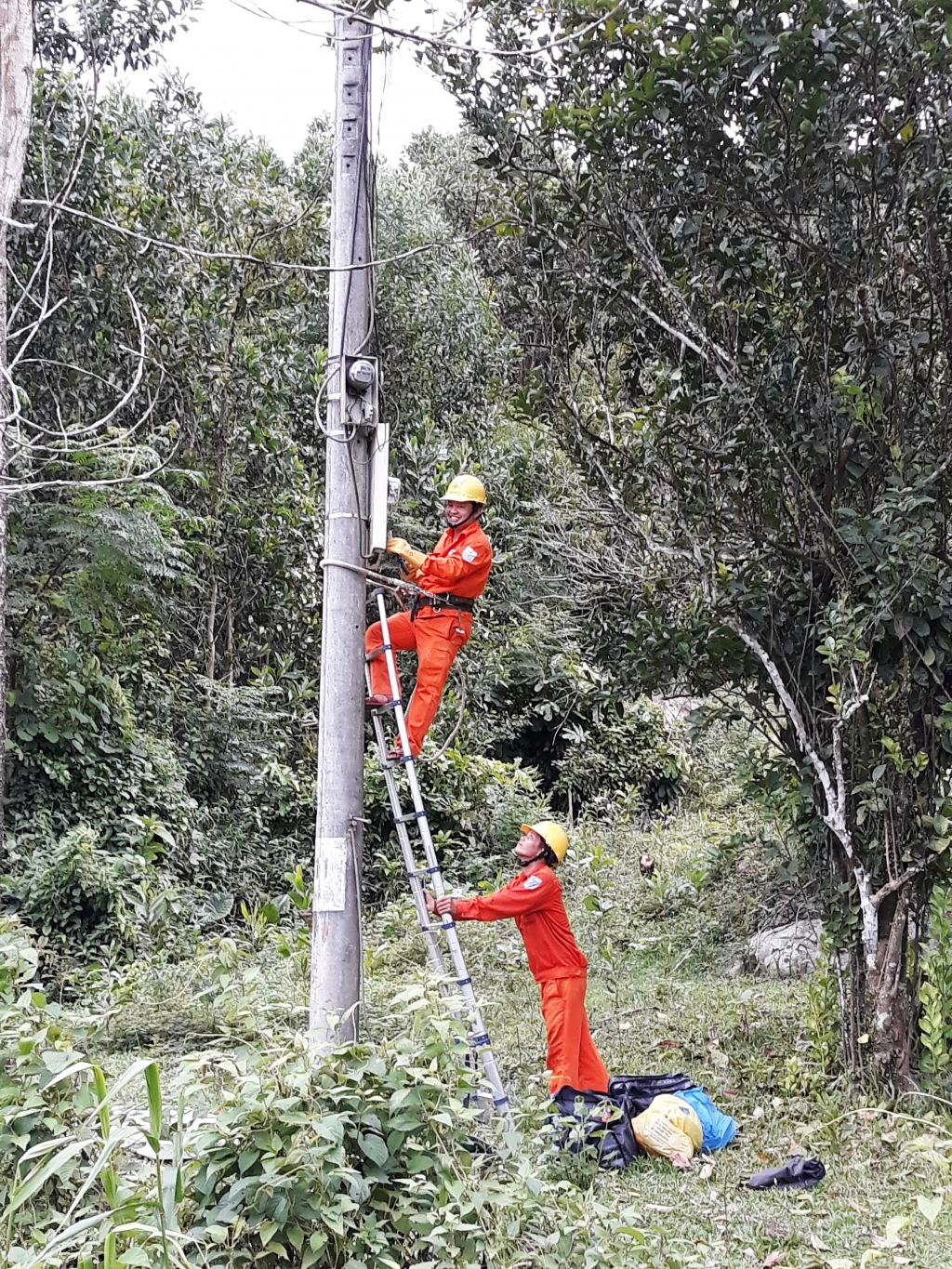 Từ nay xóm Đồi Sim của đồng bào Ca Dong có điện tu nay xom doi sim cua dong bao ca dong co dien