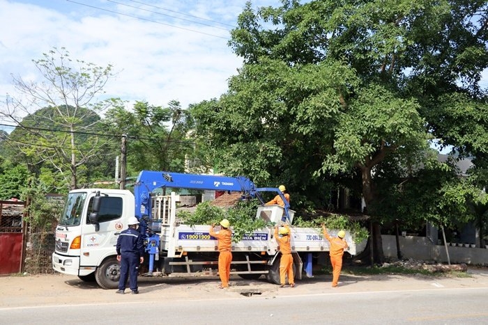 undefined Quảng Bình: Triển khai "nhiệm vụ kép" vừa chống dịch vừa chống bão