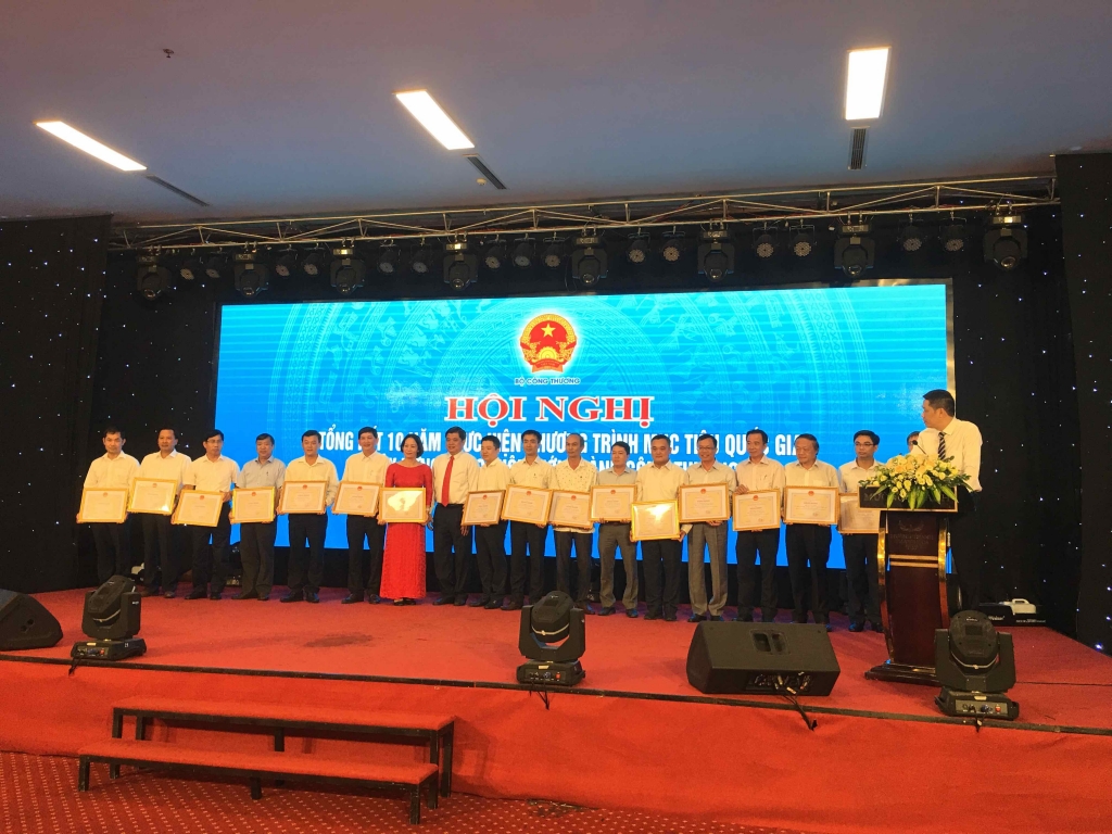 PC Quảng Nam: Nhận Bằng khen của Bộ Công Thương về đóng góp xây dựng nông thôn mới pc quang nam nhan bang khen cua bo cong thuong ve dong gop xay dung nong thon moi