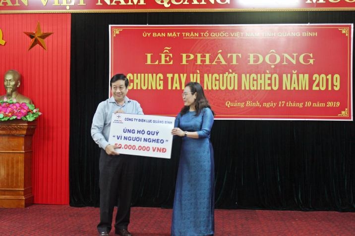 Chung tay “Vì người nghèo”- Truyền thống tốt đẹp của CBCNV PC Quảng Bình chung tay vi nguoi ngheo truyen thong tot dep cua cbcnv pc quang binh