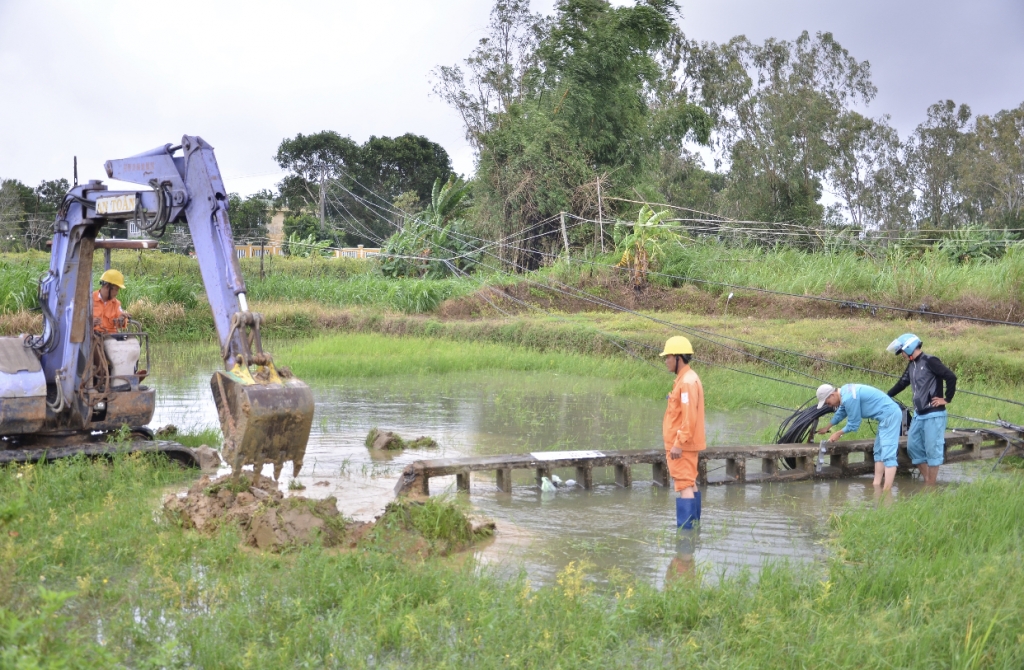 Hầu hết khách hàng ở Quảng Nam- Quảng Ngãi đã được cấp điện trở lại sau bão số 5 pc quang nam quang ngai khac phuc nhanh su co do anh huong bao so 5 khoi phuc cap dien cho khach hang