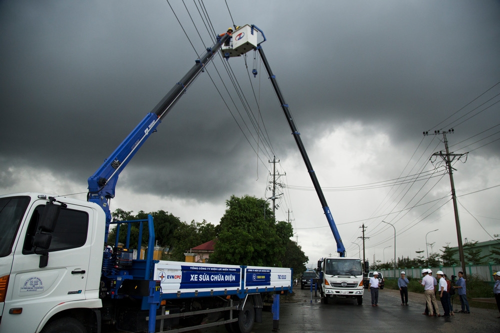 Huy động lực lượng khắc phục lưới điện sau bão số 6 và mưa lũ ở miền Trung   1106-e6ba36d5-d445-4995-a4f9-fecd1e7bf8da