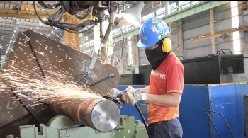 Quảng Ngãi: Ưu tiên phát triển công nghiệp, dịch vụ trong thời gian tới