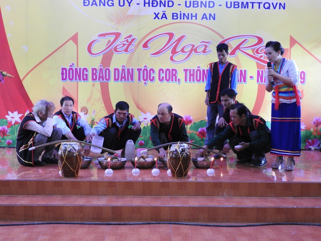 Quảng Ngãi: Đồng bào Cor vui mừng đón Tết Ngã Rạ quang ngai dong bao cor vui mung don tet nga ra