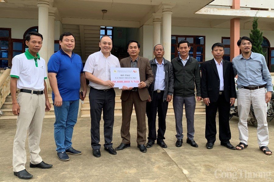 Hội Môi giới Bất động sản Việt Nam phối hợp với Báo Công Thương hỗ trợ cho các trường học vùng lũ Hội Môi giới Bất động sản Việt Nam phối hợp với Báo Công Thương hỗ trợ cho các trường học vùng lũ