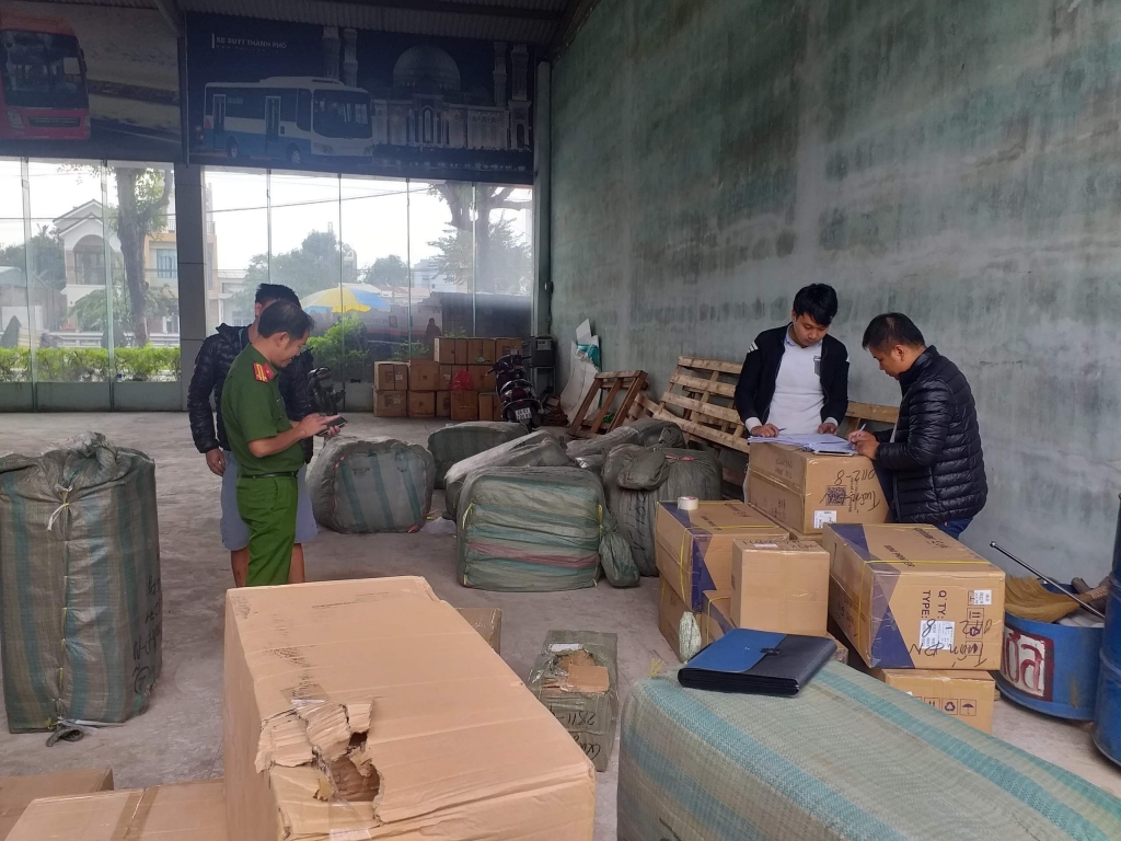 Đà Nẵng: Thu giữ gần 150 kiện hàng không rõ xuất xứ nguồn gốc da nang thu giu gan 150 kien hang khong ro xuat xu nguon goc