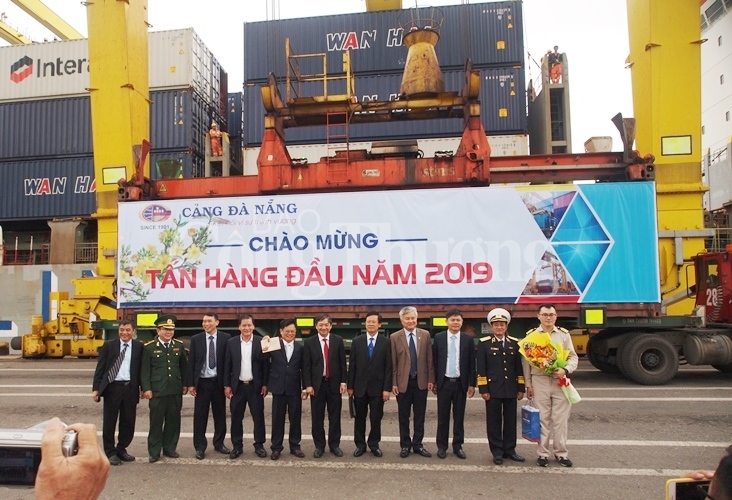 da nang don tan hang dau tien qua cang da nang