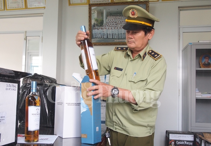 da nang tam giu hon 600 chai ruou ngoai khong hoa don chung tu