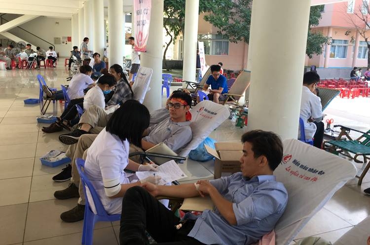 Công đoàn Công Thương Đà Nẵng tham gia hiến máu tình nguyện “Xuân yêu thương 2019” cong doan nganh cong thuong da nang tham gia hien mau tinh nguyen trao xuan yeu thuong 2019