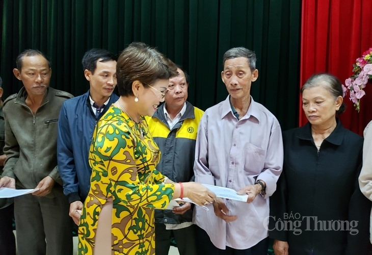 da nang xuan yeu thuong den voi cac gia dinh co hoan canh kho khan