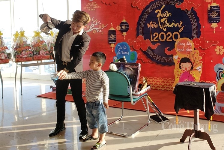 con muon ve nha don tet