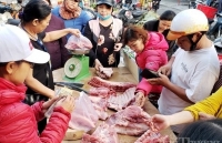 Người dân Đà Nẵng xếp hàng mua thịt heo bình ổn giá