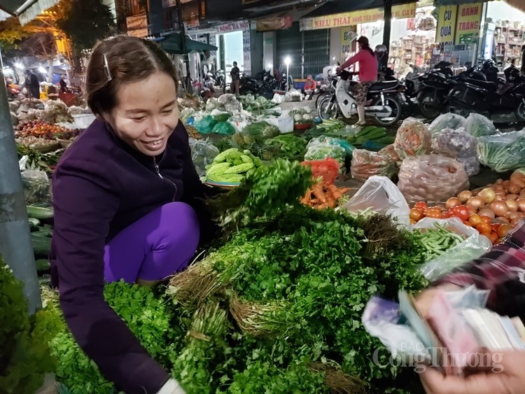 da nang thi truong ngay cuoi nam gia thuc pham tang nhe suc mua tang manh