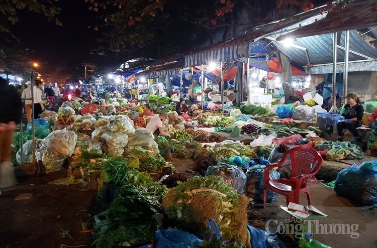 da nang thi truong ngay cuoi nam gia thuc pham tang nhe suc mua tang manh