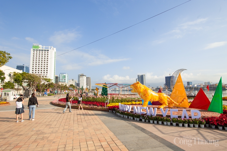 Rực rỡ sắc xuân tại đường hoa Đà Nẵng