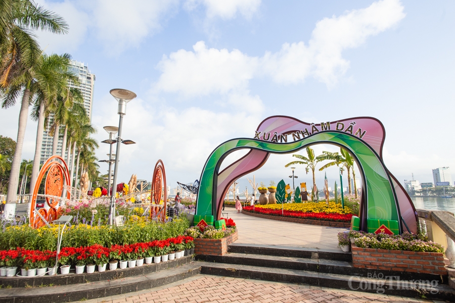 Rực rỡ sắc xuân tại đường hoa Đà Nẵng