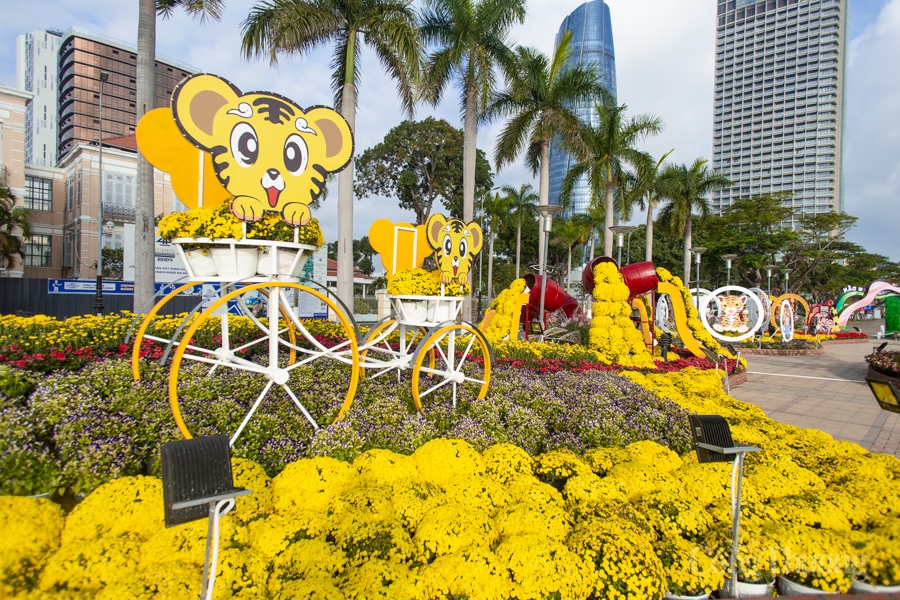 Rực rỡ sắc xuân tại đường hoa Đà Nẵng