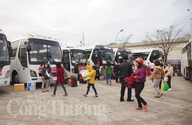 da nang dua hon 2000 cong nhan ngoai tinh ve que an tet